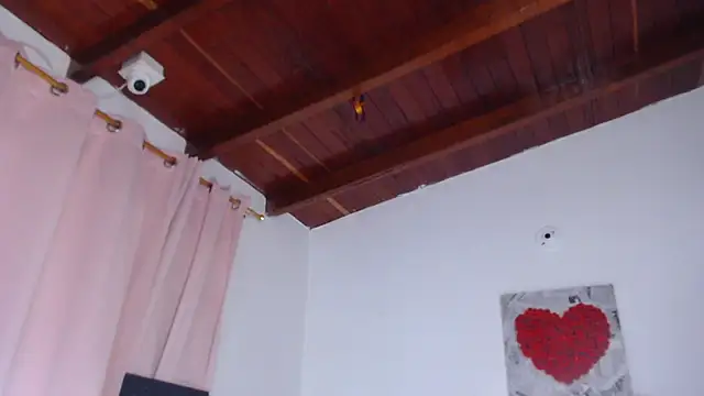 Amara Red online show from December 18, 2025, 11:03 am