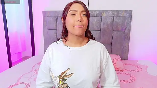 DIANEE 01 online show from July 24, 2026, 10:39 pm