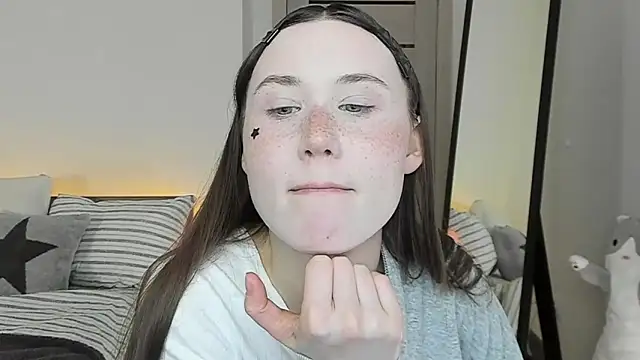 Stella Sunny online show from April 23, 2026, 10:33 pm