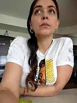 Snapshot of natalie_cowens chatting on February 19, 2025, 6:00 pm natalie cowens online show from February 19, 2025, 6:00 pm