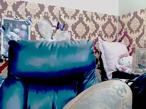 Indiancatz2 online show from October 23, 2025, 3:32 pm