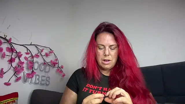 redxxxvixen online show from May 19, 2026, 9:22 pm