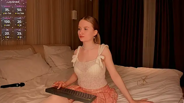 Snapshot of IsabellaTorrance chatting on February 9, 2025, 7:52 pm IsabellaTorrance online show from February 9, 2025, 7:52 pm