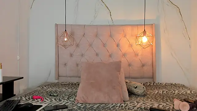 Snapshot of zamira_44 chatting on October 21, 2025, 1:54 pm zamira 44 online show from October 21, 2025, 1:54 pm