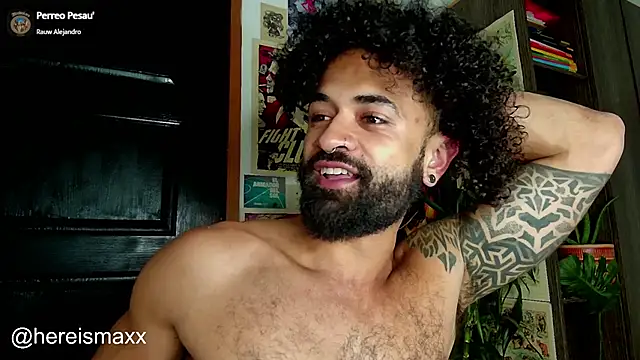 Snapshot of MaxG__ chatting on January 1, 2025, 12:11 am MaxG online show from January 1, 2025, 12:11 am