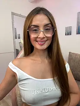 Snapshot of MiaaLoren chatting on October 1, 2025, 4:44 pm MiaaLoren online show from October 1, 2025, 4:44 pm