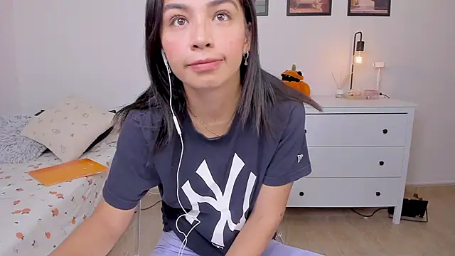 Adriennesexxx online show from September 28, 2025, 6:48 pm