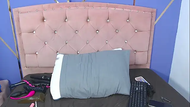 Camila Nolimit online show from November 8, 2025, 10:13 pm