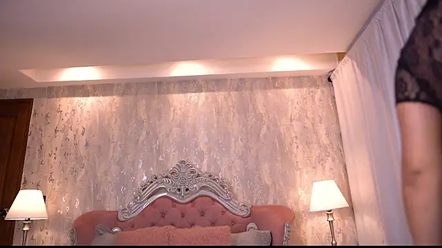 Snapshot of AngelineConnor chatting on February 1, 2026, 8:18 pm AngelineConnor online show from February 1, 2026, 8:18 pm