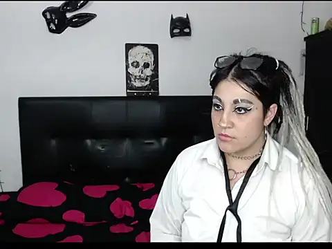 Bonnie-Clark online show from June 6, 2026, 3:01 am