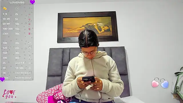 Vahiolet smith online show from April 17, 2026, 3:31 am