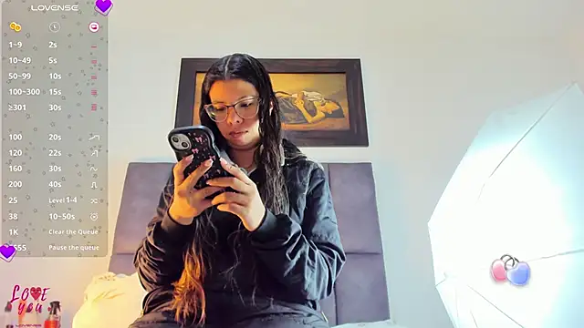 Vahiolet smith online show from March 17, 2026, 3:20 am