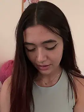 Snapshot of HallieLemon1 chatting on February 14, 2025, 8:59 pm HallieLemon1 online show from February 14, 2025, 8:59 pm