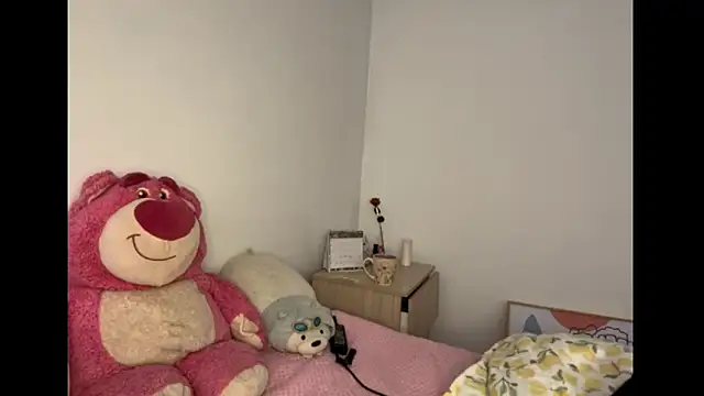 Snapshot of HallieLemon1 chatting on December 6, 2024, 10:24 pm HallieLemon1 online show from December 6, 2024, 10:24 pm