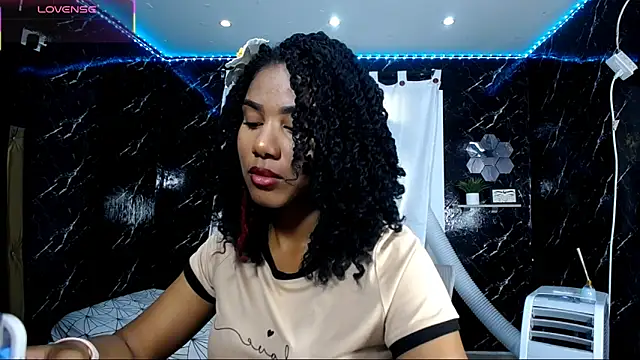 Snapshot of Hillary_queen chatting on September 13, 2025, 12:38 pm Hillary queen online show from September 13, 2025, 12:38 pm
