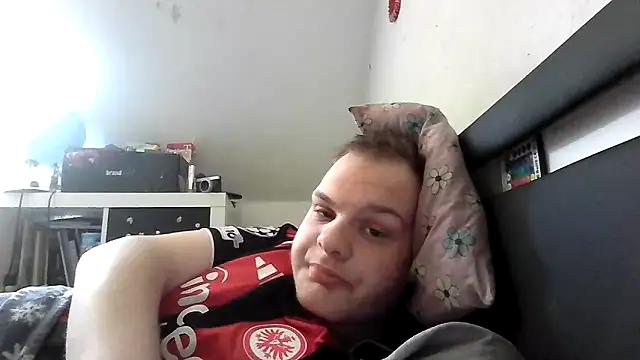 Nicolasjlhkjzl online show from May 9, 2026, 11:24 am