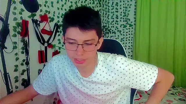 Snapshot of Andy_gray chatting on October 27, 2025, 11:33 am Andy gray online show from October 27, 2025, 11:33 am