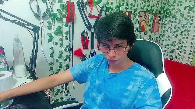 Snapshot of Andy_gray chatting on February 15, 2026, 12:04 pm Andy gray online show from February 15, 2026, 12:04 pm