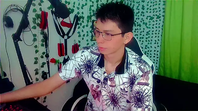 Snapshot of Andy_gray chatting on October 23, 2025, 2:49 pm Andy gray online show from October 23, 2025, 2:49 pm