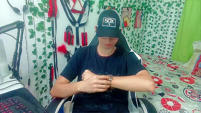 Snapshot of Andy_gray chatting on February 6, 2026, 12:34 pm Andy gray online show from February 6, 2026, 12:34 pm