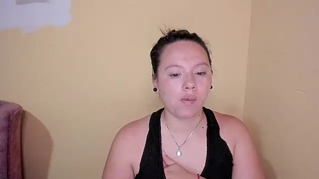 lauraguzman online show from July 30, 2026, 3:49 am