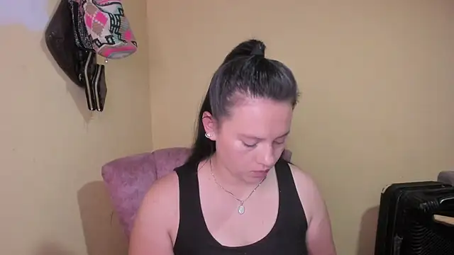 lauraguzman online show from May 22, 2026, 2:31 am