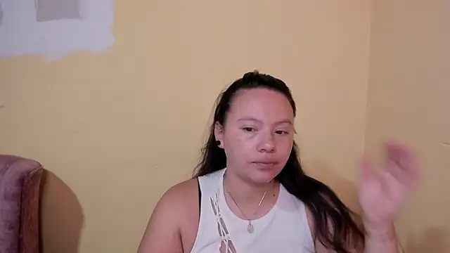 lauraguzman online show from July 29, 2026, 3:06 am