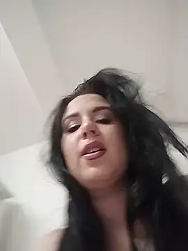 AdelinaJude online show from May 21, 2026, 4:26 pm