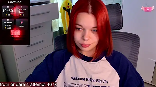 Snapshot of ValBae chatting on July 14, 2026, 7:35 am ValBae online show from July 14, 2026, 7:35 am