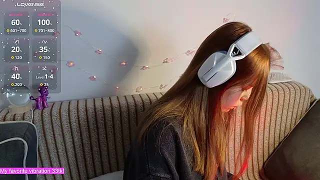 ValBae online show from November 30, 2025, 9:48 pm