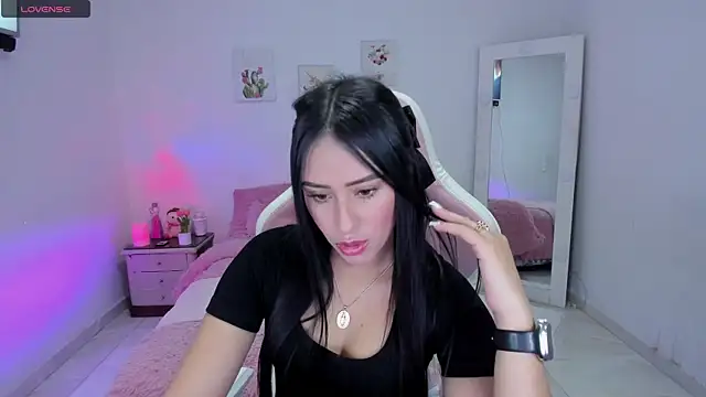 Tinylottie online show from July 5, 2026, 5:42 pm