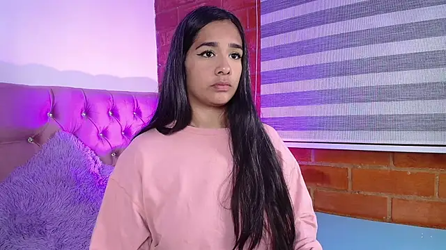 Snapshot of Maeena chatting on December 11, 2024, 11:21 pm Maeena online show from December 11, 2024, 11:21 pm