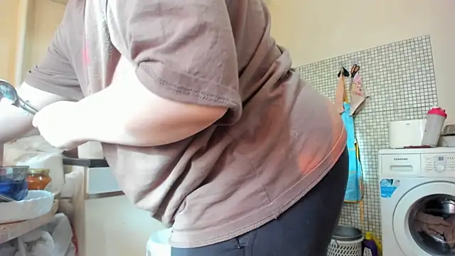 Seductive She Wolf online show from April 15, 2026, 2:43 pm