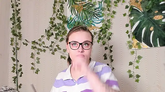 Seductive She Wolf online show from November 6, 2025, 3:49 pm