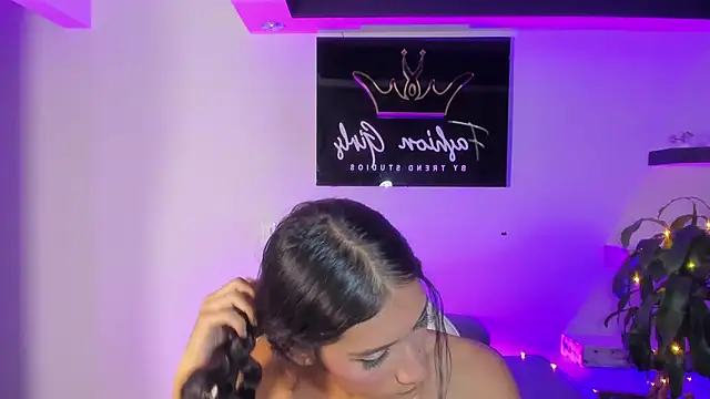 Snapshot of CamilaHarperr_ chatting on February 25, 2025, 4:35 am CamilaHarperr  online show from February 25, 2025, 4:35 am