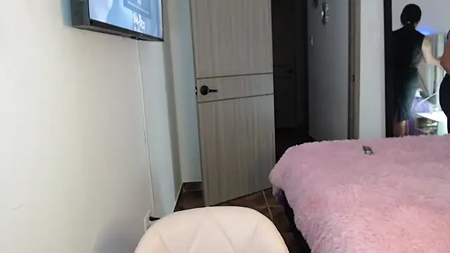 SophiaJoliebm online show from April 15, 2026, 3:45 am