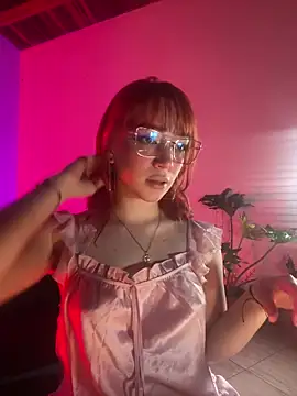 sweeet peach online show from March 20, 2026, 4:35 am