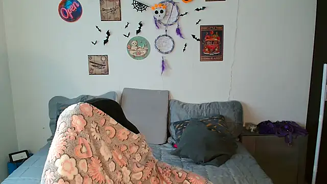 catalinamommyx online show from October 31, 2025, 9:22 pm