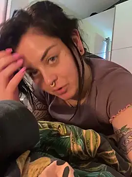 Snapshot of NaomiSquirts chatting on February 21, 2025, 4:05 pm NaomiSquirts online show from February 21, 2025, 4:05 pm