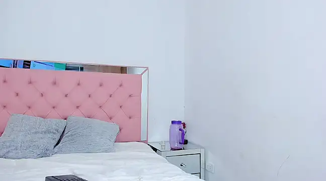 Snapshot of _violetadulce chatting on March 22, 2025, 12:17 am violetadulce online show from March 22, 2025, 12:17 am