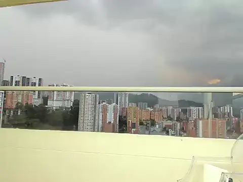 Snapshot of _violetadulce chatting on December 6, 2024, 10:35 pm violetadulce online show from December 6, 2024, 10:35 pm