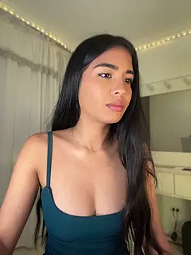 lina pink online show from June 3, 2026, 8:02 pm