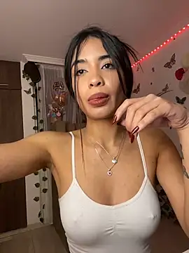 lina pink online show from March 5, 2025, 2:14 am