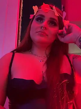 Snapshot of evy_orange1 chatting on October 5, 2025, 6:15 am evy orange1 online show from October 5, 2025, 6:15 am