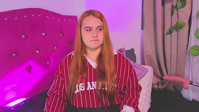 Snapshot of evy_orange1 chatting on September 29, 2025, 12:39 am evy orange1 online show from September 29, 2025, 12:39 am