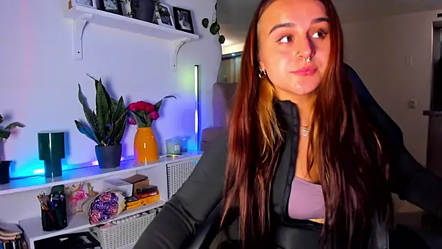 evy orange1 online show from April 1, 2026, 11:23 pm