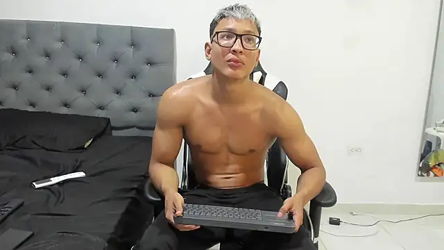 chriss jones1 online show from March 7, 2025, 9:17 pm