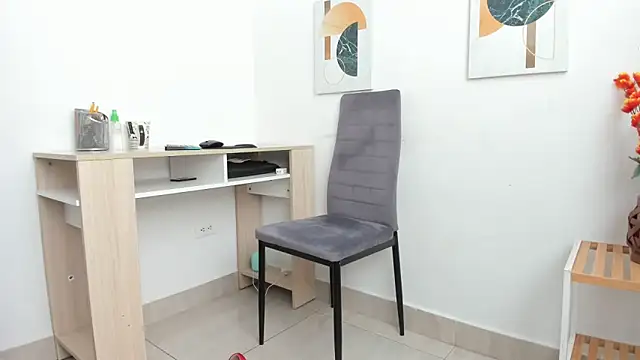 Emma Jnes online show from March 13, 2026, 9:20 pm