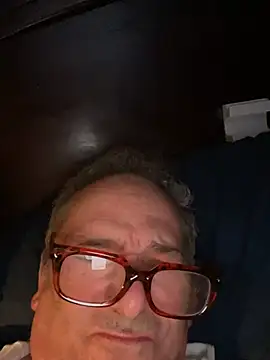 Snapshot of llovetoshowoff chatting on May 13, 2026, 7:48 am llovetoshowoff online show from May 13, 2026, 7:48 am