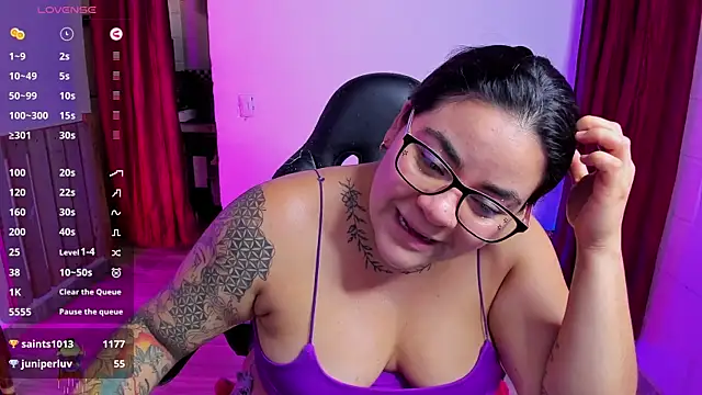 Snapshot of Sharon_hils chatting on January 10, 2025, 8:15 pm Sharon hils online show from January 10, 2025, 8:15 pm